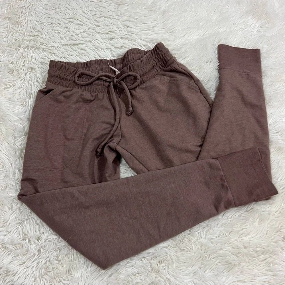 FREE PEOPLE Movement Sunny Skinny Sweat /Elderberry Tea